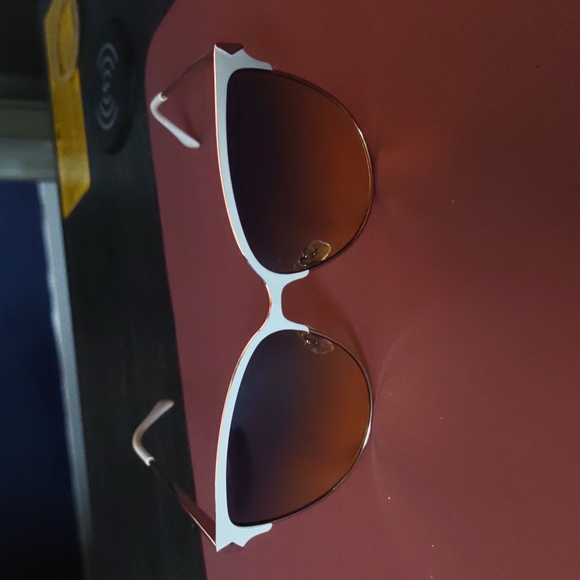 Martha Stewart Accessories - Martha Stewart Sunglasses